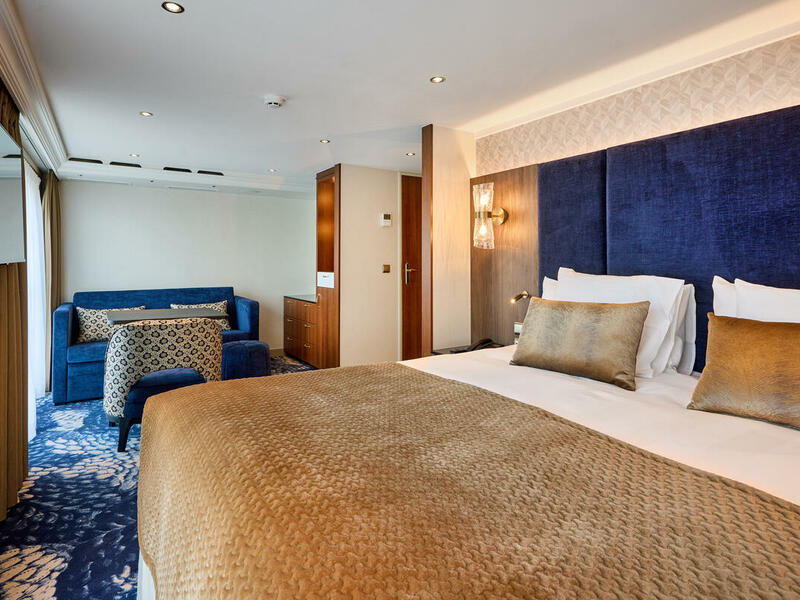 Category 7 Suite